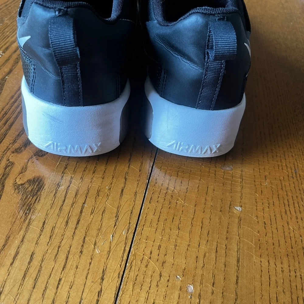 Nike Women's Athletic Shoes - Size 9 - Picture 7 of 8